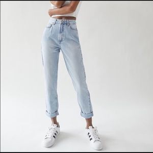 BDG light wash mom jean 28